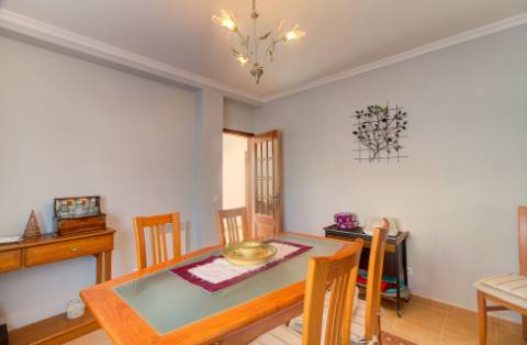 Fantástica Moradia V4 com Parqueamento, Jardim, Piscina e zona BBQ em Altura