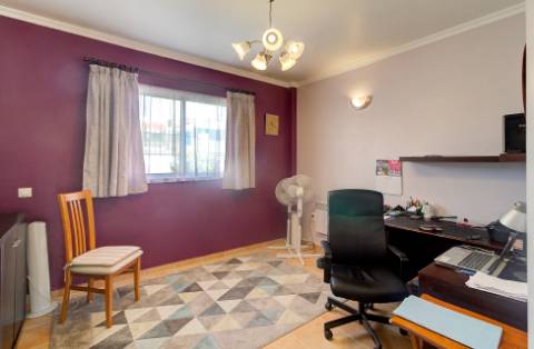 Fantástica Moradia V4 com Parqueamento, Jardim, Piscina e zona BBQ em Altura