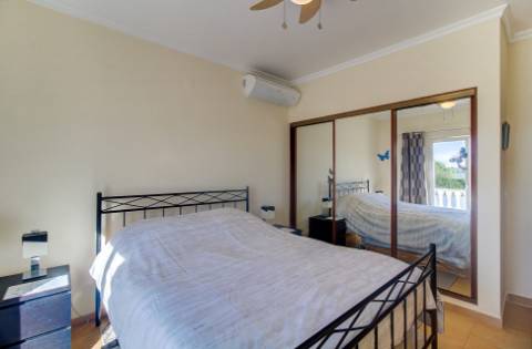 Fantástica Moradia V4 com Parqueamento, Jardim, Piscina e zona BBQ em Altura