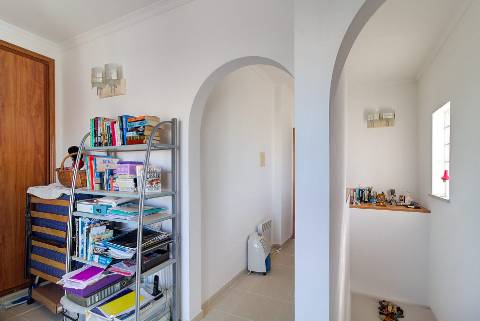 Fantástica Moradia V4 com Parqueamento, Jardim, Piscina e zona BBQ em Altura