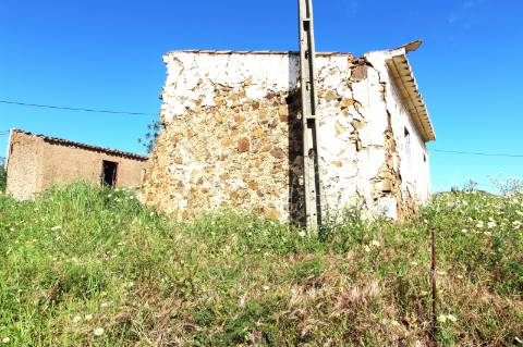 Propriedade com duas ruínas na serra de Conceição de Tavira