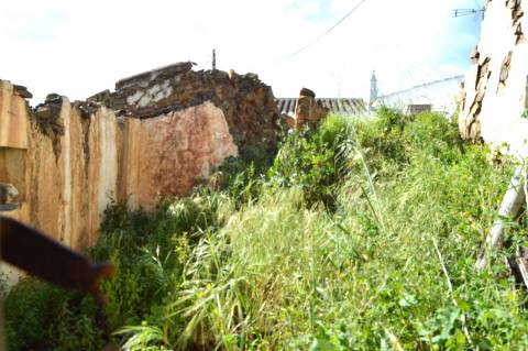 Propriedade com duas ruínas na serra de Conceição de Tavira