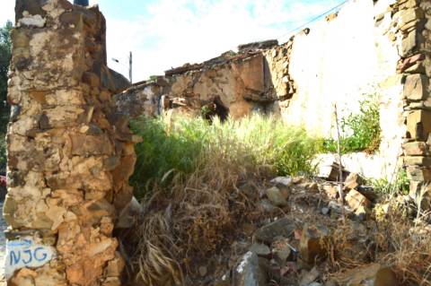 Propriedade com duas ruínas na serra de Conceição de Tavira