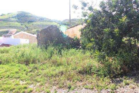 Propriedade com duas ruínas na serra de Conceição de Tavira