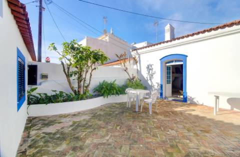 Quinta junto a núcleo urbano, com a possibilidade de construção de 7 moradias com piscina