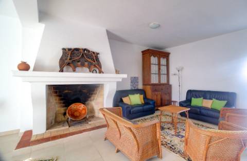 Quinta junto a núcleo urbano, com a possibilidade de construção de 7 moradias com piscina