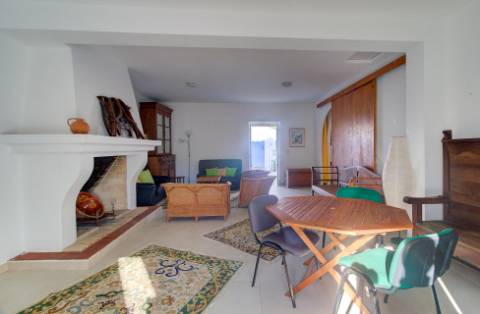 Quinta junto a núcleo urbano, com a possibilidade de construção de 7 moradias com piscina