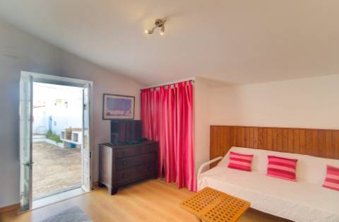 Quinta junto a núcleo urbano, com a possibilidade de construção de 7 moradias com piscina