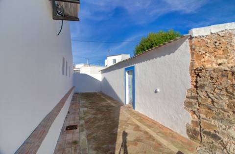 Quinta junto a núcleo urbano, com a possibilidade de construção de 7 moradias com piscina