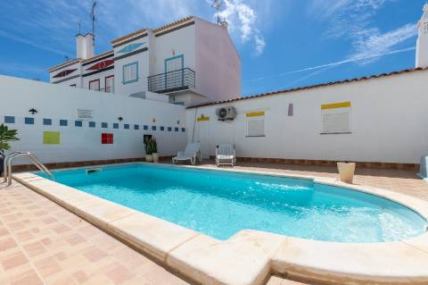 Exclusivo Edifício com 8 Apartamentos em Manta Rota, Algarve