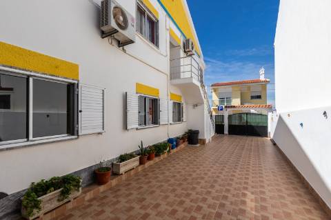 Exclusivo Edifício com 8 Apartamentos em Manta Rota, Algarve