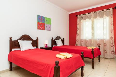 Exclusivo Edifício com 8 Apartamentos em Manta Rota, Algarve