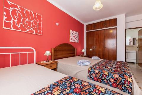 Exclusivo Edifício com 8 Apartamentos em Manta Rota, Algarve