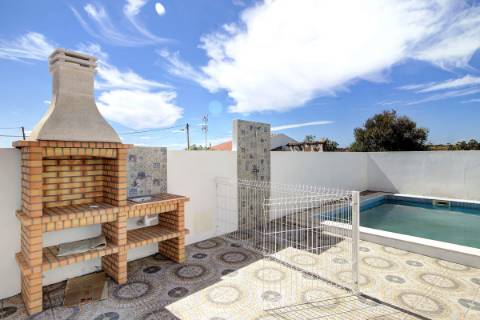 Moradia V3 de Design Personalizável com Piscina