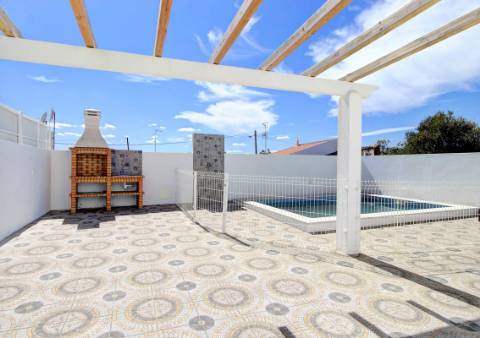 Moradia V3 de Design Personalizável com Piscina