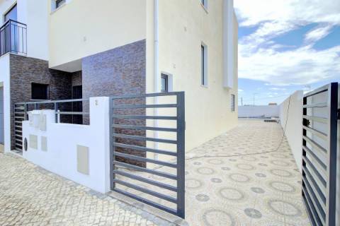 Moradia V3 de Design Personalizável com Piscina