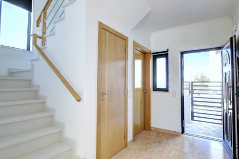 Moradia V3 de Design Personalizável com Piscina