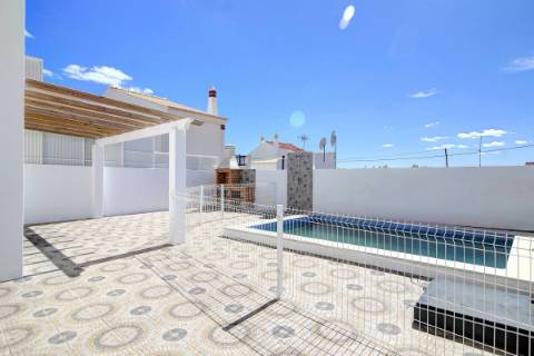 Moradia V3 de Design Personalizável com Piscina