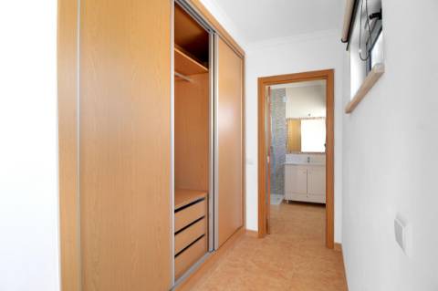 Moradia V3 de Design Personalizável com Piscina