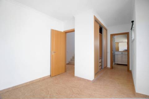 Moradia V3 de Design Personalizável com Piscina