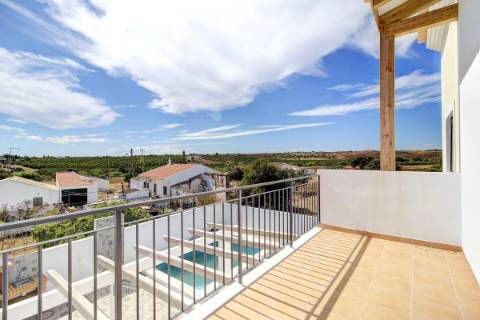 Moradia V3 de Design Personalizável com Piscina