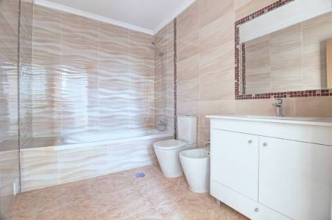 Moradia V3 de Design Personalizável com Piscina