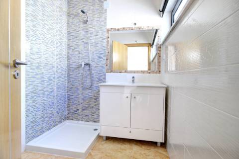 Moradia V3 de Design Personalizável com Piscina