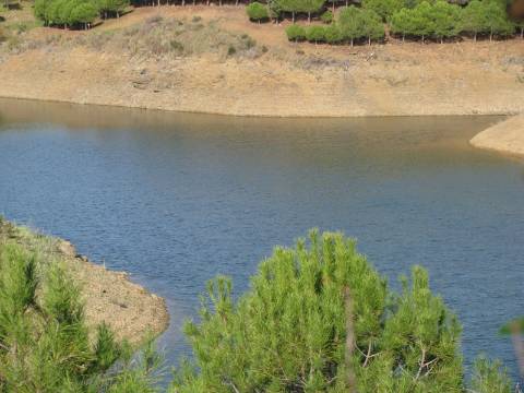 TERRENO RÚSTICO COM 10.480 M2 JUNTO A BARRAGEM DO BELICHE - ALCARIAS - AZINHAL - ALGARVE
