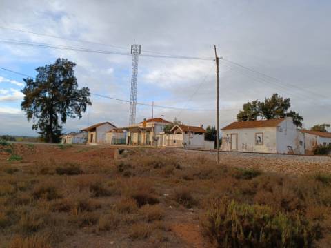 TERRENO RUSTICO COM 9.400 M2 JUNTO A ESTAÇÃO DE COMBOIO DE CASTRO MARIM - ALGARVE