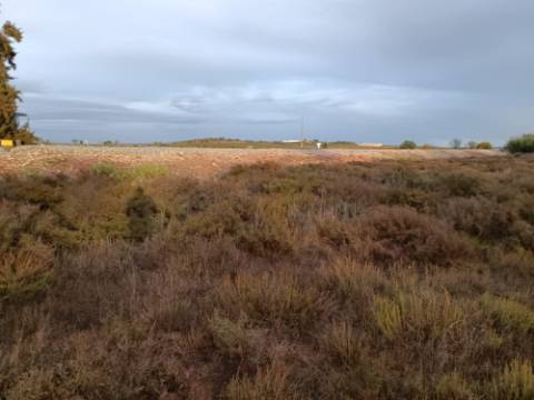 TERRENO RUSTICO COM 9.400 M2 JUNTO A ESTAÇÃO DE COMBOIO DE CASTRO MARIM - ALGARVE