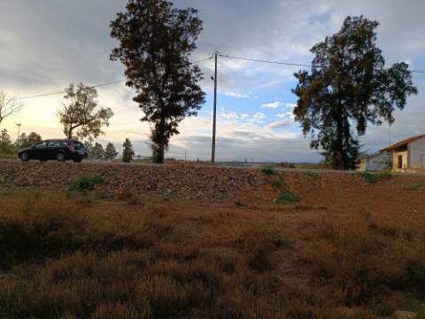 TERRENO RUSTICO COM 9.400 M2 JUNTO A ESTAÇÃO DE COMBOIO DE CASTRO MARIM - ALGARVE