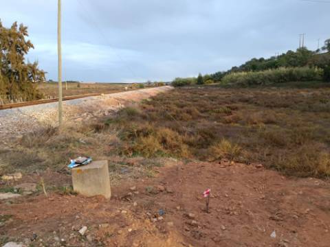 TERRENO RUSTICO COM 9.400 M2 JUNTO A ESTAÇÃO DE COMBOIO DE CASTRO MARIM - ALGARVE