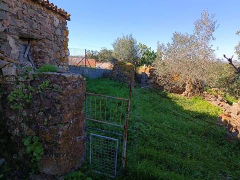 MORADIA EM PEDRA, RUINA COM TERRENO DE 230 M2 - BALURCOS - ALCOUTIM - ALGARVE