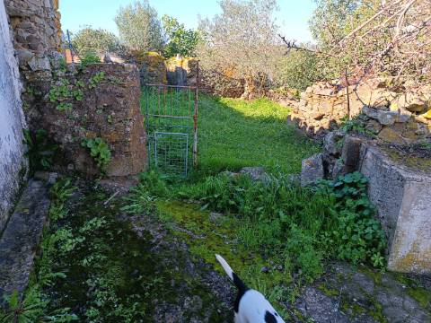 MORADIA EM PEDRA, RUINA COM TERRENO DE 230 M2 - BALURCOS - ALCOUTIM - ALGARVE