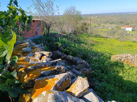 MORADIA EM PEDRA, RUINA COM TERRENO DE 230 M2 - BALURCOS - ALCOUTIM - ALGARVE