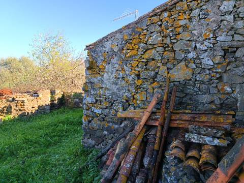 MORADIA EM PEDRA, RUINA COM TERRENO DE 230 M2 - BALURCOS - ALCOUTIM - ALGARVE