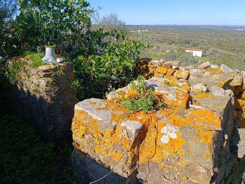 MORADIA EM PEDRA, RUINA COM TERRENO DE 230 M2 - BALURCOS - ALCOUTIM - ALGARVE