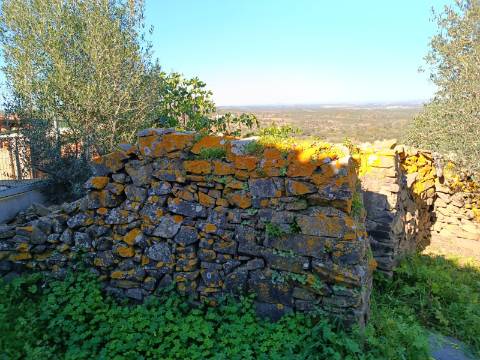 MORADIA EM PEDRA, RUINA COM TERRENO DE 230 M2 - BALURCOS - ALCOUTIM - ALGARVE