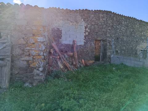 MORADIA EM PEDRA, RUINA COM TERRENO DE 230 M2 - BALURCOS - ALCOUTIM - ALGARVE