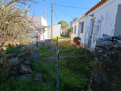 MORADIA EM PEDRA, RUINA COM TERRENO DE 230 M2 - BALURCOS - ALCOUTIM - ALGARVE