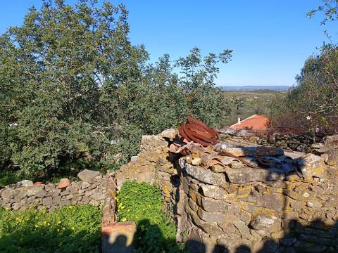 MORADIA EM PEDRA, RUINA COM TERRENO DE 230 M2 - BALURCOS - ALCOUTIM - ALGARVE
