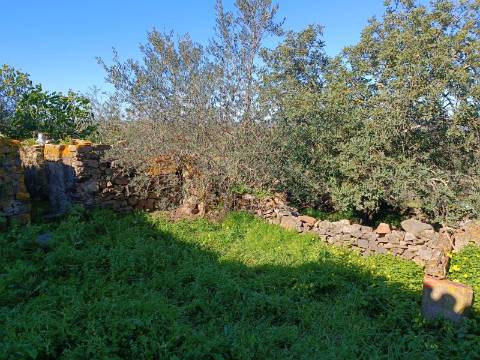 MORADIA EM PEDRA, RUINA COM TERRENO DE 230 M2 - BALURCOS - ALCOUTIM - ALGARVE