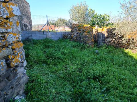 MORADIA EM PEDRA, RUINA COM TERRENO DE 230 M2 - BALURCOS - ALCOUTIM - ALGARVE