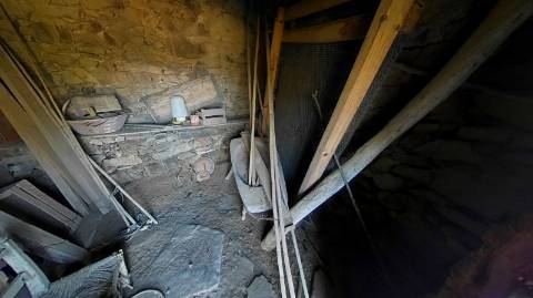 MORADIA EM PEDRA, RUINA COM TERRENO DE 230 M2 - BALURCOS - ALCOUTIM - ALGARVE