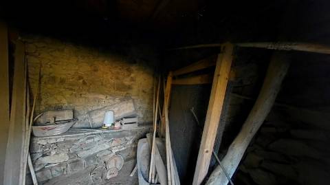 MORADIA EM PEDRA, RUINA COM TERRENO DE 230 M2 - BALURCOS - ALCOUTIM - ALGARVE