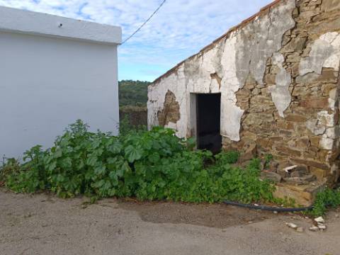 MORADIA DE ALDEIA - COM 37 M2 - PARA RECONSTRUIR - CORTE DA SEDA - ALCOUTIM - ALGARVE