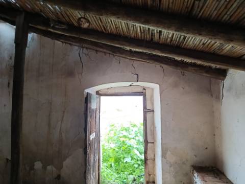 MORADIA DE ALDEIA - COM 37 M2 - PARA RECONSTRUIR - CORTE DA SEDA - ALCOUTIM - ALGARVE