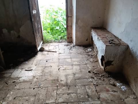 MORADIA DE ALDEIA - COM 37 M2 - PARA RECONSTRUIR - CORTE DA SEDA - ALCOUTIM - ALGARVE