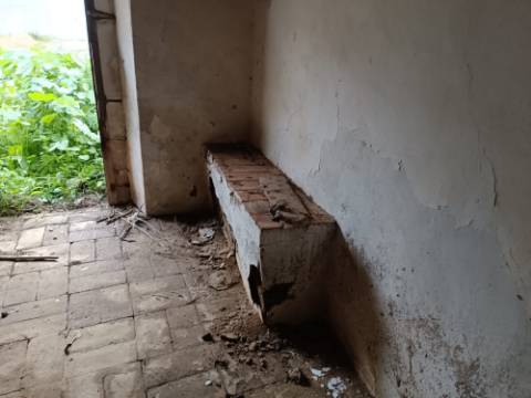 MORADIA DE ALDEIA - COM 37 M2 - PARA RECONSTRUIR - CORTE DA SEDA - ALCOUTIM - ALGARVE