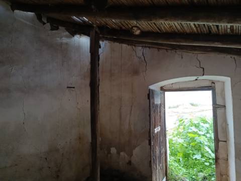 MORADIA DE ALDEIA - COM 37 M2 - PARA RECONSTRUIR - CORTE DA SEDA - ALCOUTIM - ALGARVE